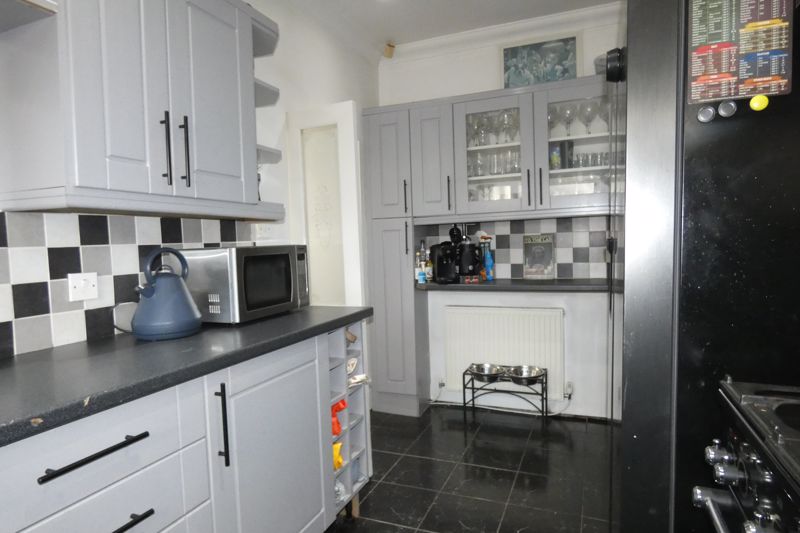 Kitchen- click for photo gallery